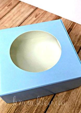 Коробка з круглим вікном 100х100х35мм в асортименті - блакитний