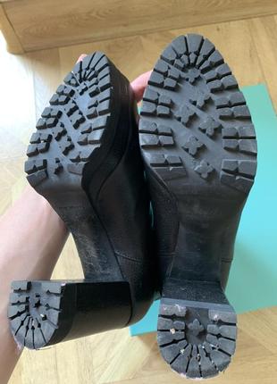 Чорні шкіряні ботильйони norma j. baker