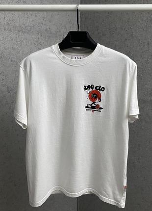 Белая футболка поло от бренда 304