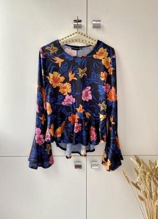 Новая кофта/ блуза в цветочный принт с оборками prettylittlething