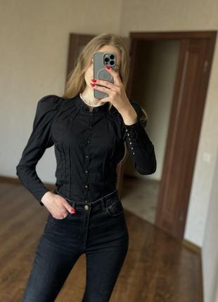 Стильная черная рубашка индия размер s обьемные плечи  рукава-баллон