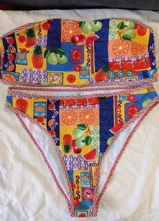 Купальник дуже яскравий