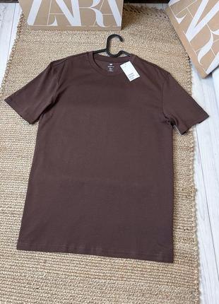 Базовая хлопковая футболка в коричневом цвете regular fit h&m