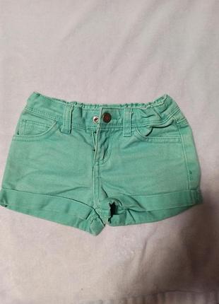 Короткие джинсовые шорты