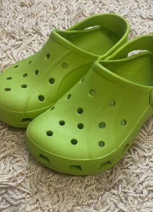 Crocs оригінал,сабо,крокси , сандалі салатові j1(32-33р)