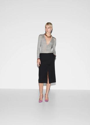 Mid-length fitted skirt