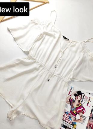 Комбинезон женский белый шортами на бретелях от бренда new look m
