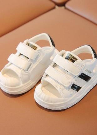 Босоніжки з закритими пальчиками 15-25 р