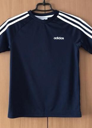 Adidas нова футболка