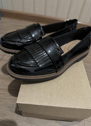 Жіночі лофери clarks