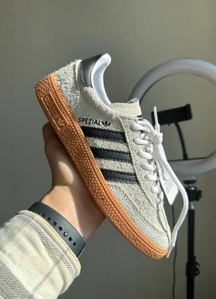 Круті жіночі кросівки adidas spezial handball beige black бежеві