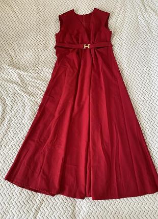 Платье красное