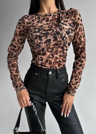 Трендовый прозрачный лонгслив в леопардовый принт лео