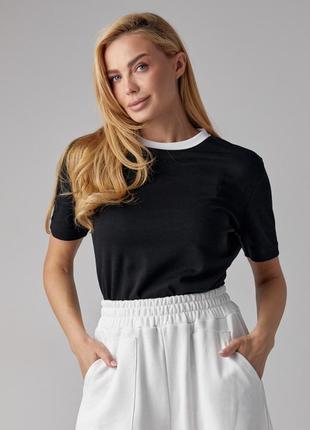 Трикотажна жіноча футболка з контрастною окантовкою