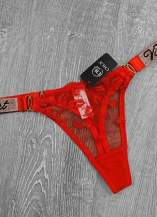 Стринги с любимым логотипом известного бренда victoria's secret. розовый