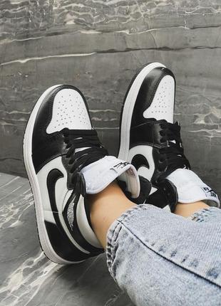 🔥кроссовки nike jordan 1 retro black🔥


состав верха: кожа.

состав подошвы: резина.

размеры:
44