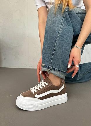 Жіночі стильні бежеві замшеві кеди капучино з натуральної замші на товстій білій...