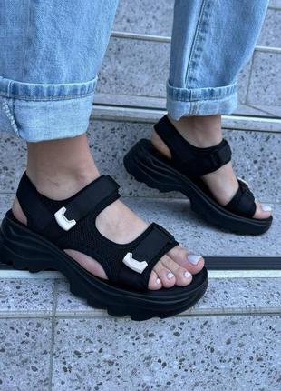 Босоніжки жіночі чорні на липучках сандалі