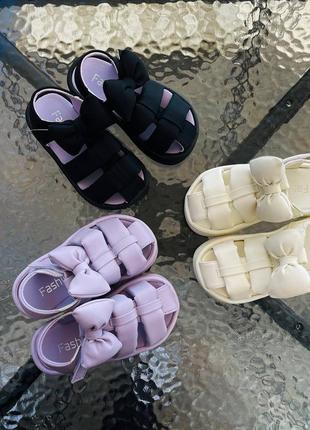 Стильні босоніжки для дівчинки