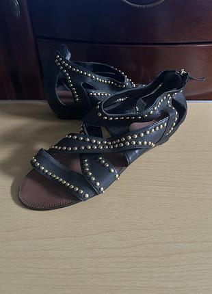 Шкіряні босоніжки carvela