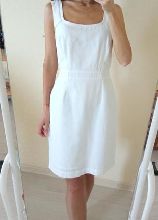 Біла лляна сукня