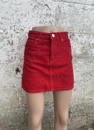 Крутая вельветовая мини юбка ярко красная размер хс topshop