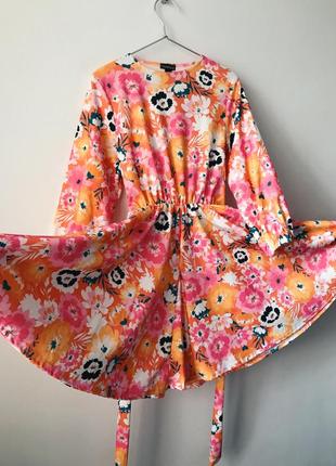 Яркое платье с цветочным принтом boohoo оранжевое розовое платье с поясом юбка солнце клеш