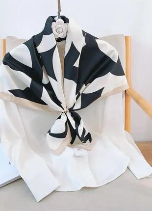 Сатинова жіноча шаль палантин шарф в квіти чорно біла абстракція штучний шовк