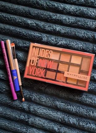 Палетка тіней maybelline nudes of new york