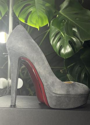 Туфли christian louboutin серые замш