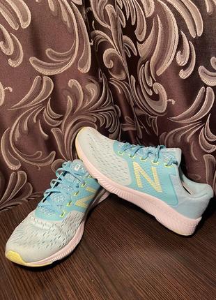 Кросівки жіночі new balance