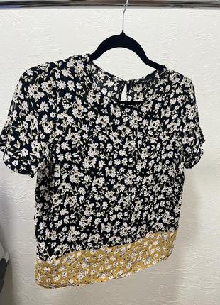 Блузка, футболка с цветочным принтом