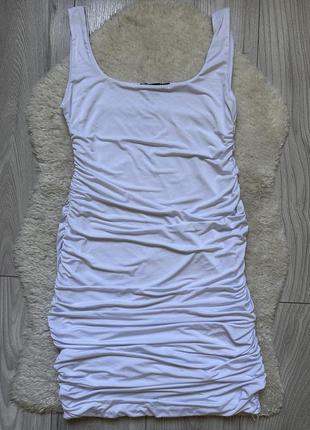 Сукня по фігурі із збірками масло біле плаття