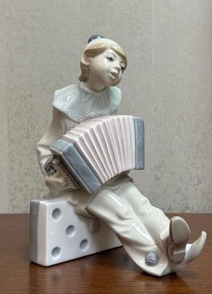 Фарфоровая статуэтка lladro «клоун на домино».