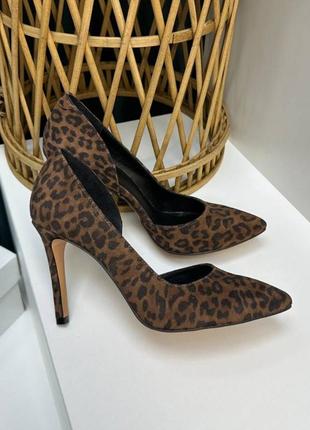 Туфли лодочки из итальянской кожи и замши женские на каблуках заколки леопардовые