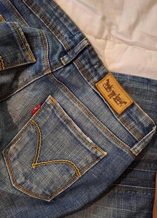 Винные джинсы левайс levis 572 boot cut y2k в идеале 27 р (xs)