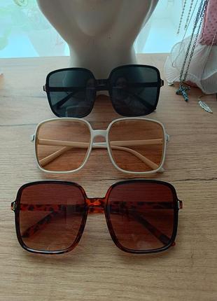 Нові сонцезахисні окуляри