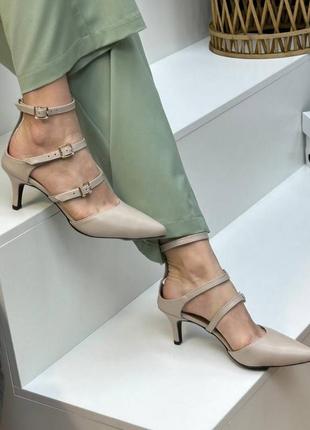 Туфли из натуральной итальянской кожи женские на каблуке заколочки с ремешками
