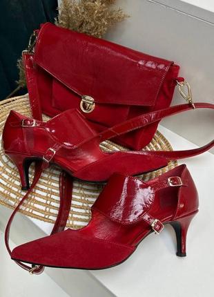 Туфли из натуральной итальянской кожи женские на каблуке заколочки с ремешками красные лаковые