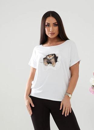 Белая футболка с изображением котика