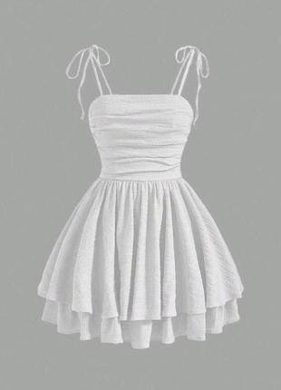 Сукня комбінезон міні на тонких бретелях з рюшками плаття чорна біла блакитна знизу шортиками літня трендова стильна