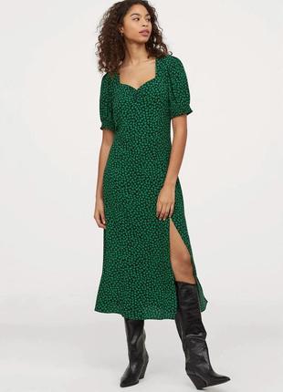 Зеленое платье в цветочный принт