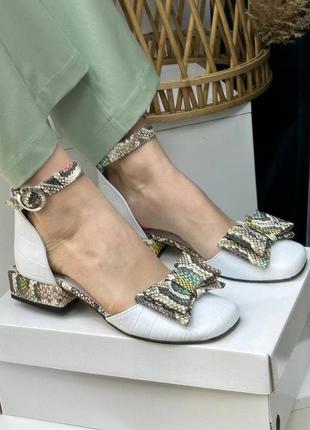 Туфли из натуральной итальянской кожи женские на низком ходу с бантикlerом и ремешком