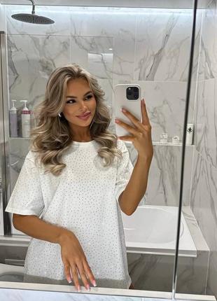 Футболка с камнями