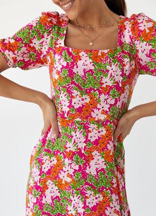 Женское платье в цветочный принт с объемными рукавами