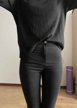Чорні скінні джинси бершка xs