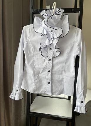 Нарядна блузка святкова сорочка з жабо і довгими рукавами  для дівчинки 6-8 років