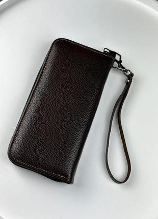 Чоловічий коричневий шкіряний клатч гаманець із натуральної зернистої шкіри на блискавці з ремінцем