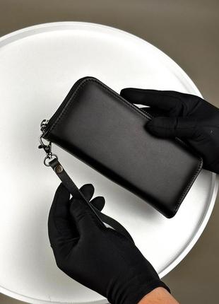 Чоловічий чорний шкіряний клатч гаманець із натуральної гладкої шкіри на блискавці з ремінцем