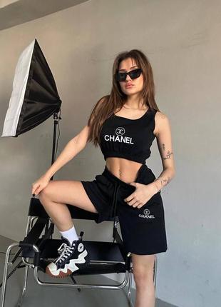 Жіночий костюм в стилі "chanel"